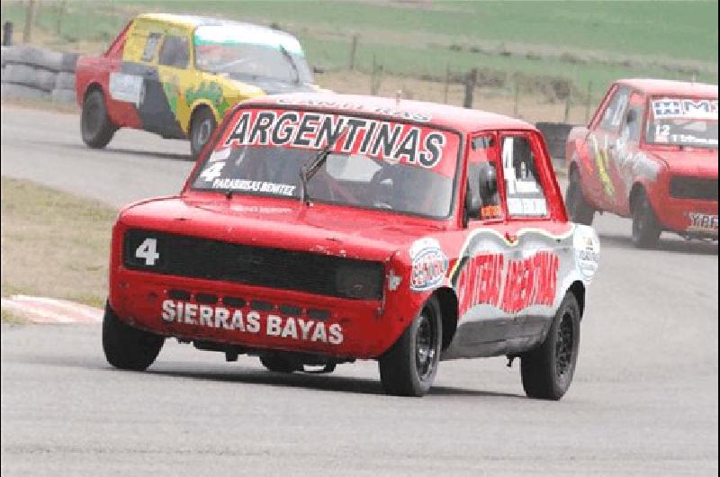 El piloto de Sierras Bayas Oscar Fornes recuperÃ³ el Fiat 128 despuÃ©s del vuelco en Laprida Miguelangel 