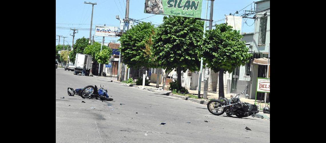 Las dos motos colisionaron en ColÃ³n y Laprida 