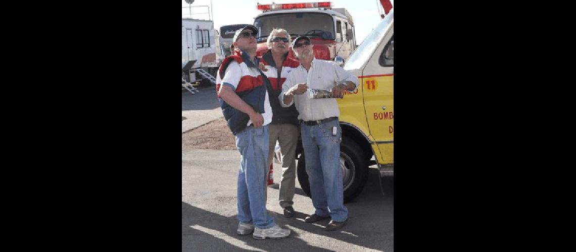 CÃ©sar Benigni Luis Kees y Luis MarÃ­a CajÃ©n el sÃ�bado 14 de noviembre en el AutÃ³dromo durante la carrera de Turismo Carretera en OlavarrÃ­a Benigni presentÃ³ la renuncia a mitad de semana pasada 