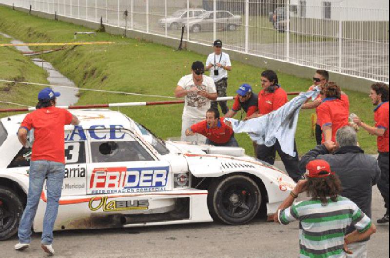 Llega AgustÃ­n Herrera para el podio en La Plata El campeonato del TC Pista Mouras ya estaba en su poder Foto gentileza wwwvenitomateunmatecomar 