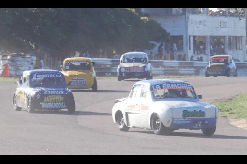 Walter GutiÃ©rrez por delante de RomÃ�n Morey Gelso y Spinella GanÃ³ el de Azul en su despedida del automovilismo Fotos Miguelangel 