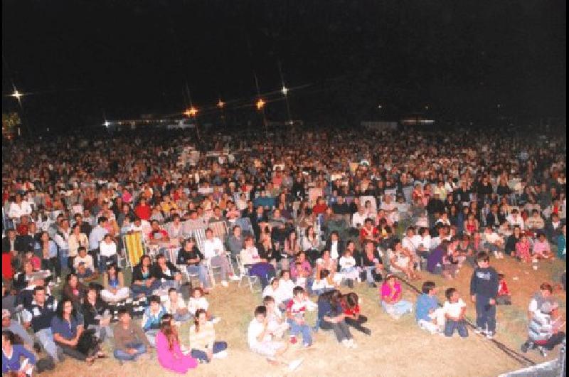 Los Nocheros se brindaron e hicieron un espectÃ�culo memorable La gente de Barracas estÃ� de parabienes Dino Calvo 