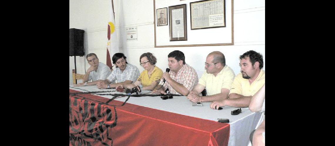 Dirigentes de la mesa directiva y de la Juventud estuvieron en la apertura del encuentro Agencia 