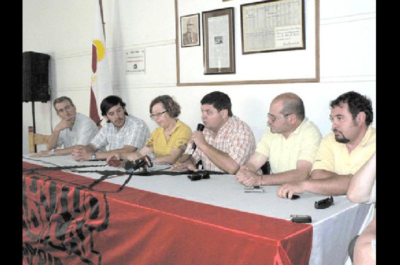 Dirigentes de la mesa directiva y de la Juventud estuvieron en la apertura del encuentro Agencia 