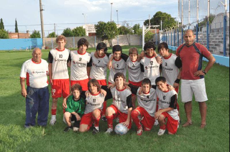 Los chicos de Independiente entrenaron ayer en la cancha de Ferro C Sud 