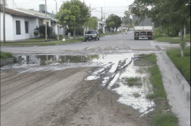 Los pozos son una constante en las calles de tierra Los dÃ­as de lluvia se complica el trÃ�nsito 