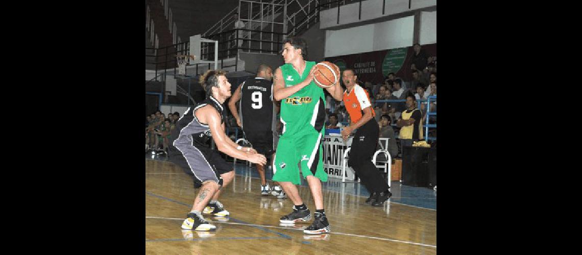 Estudiantes ganÃ³ claramente el domingo el primer partido por 83 a 68 Carlos RamÃ­rez 