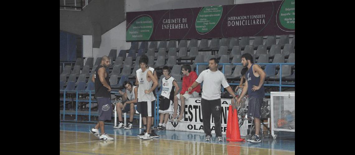 El Bata se entrenÃ³ con la mente puesta en el partido en San NicolÃs ante Regatas Carlos RamÃ­rez 