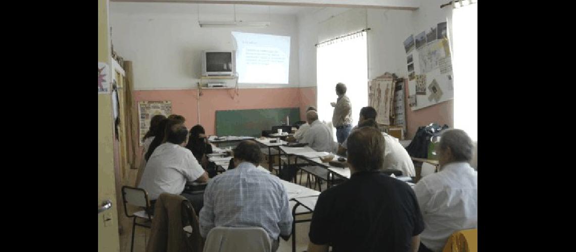 Los directores de las escuelas agropecuarias de las regiones 23 y 16 se encontraron en La Madrid 