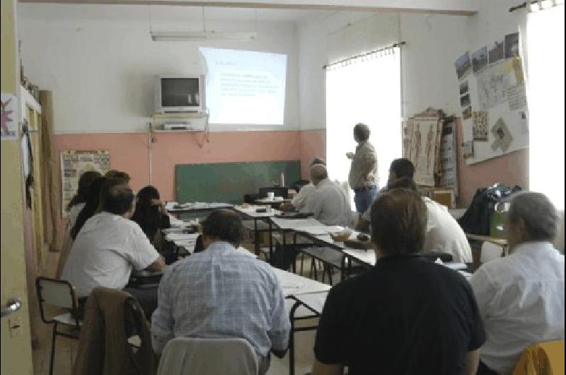 Los directores de las escuelas agropecuarias de las regiones 23 y 16 se encontraron en La Madrid 