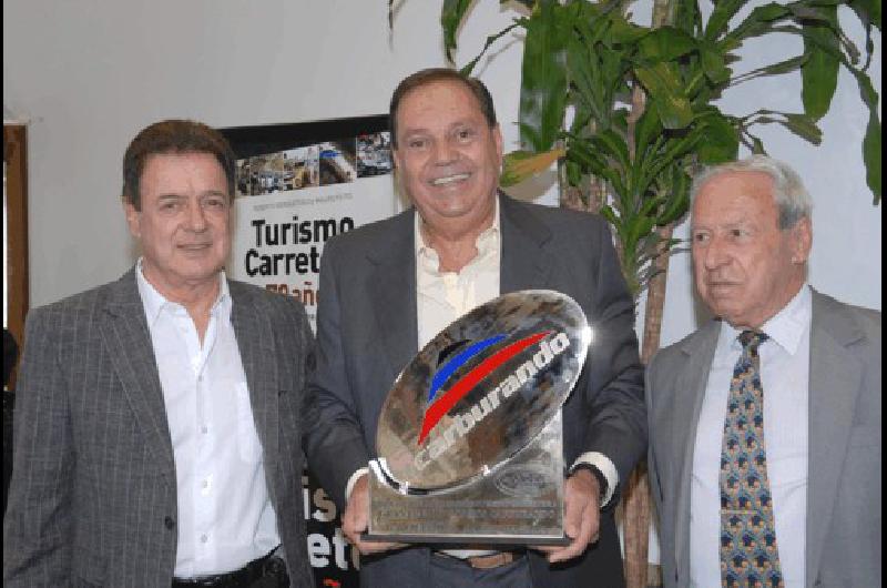 Eduardo GonzÃ�lez Rouco en el GP 50 aÃ±os de Carburando con Oscar AventÃ­n (ACTC) y el el hombre del aviÃ³n Gagliardi Prensa ACTC 