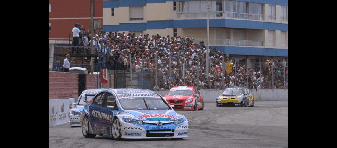 El piloto JosÃ© MarÃ­a Pechito LÃ³pez ganador de la carrera final del TC 2000 en el autÃ³dromo callejero de Punta del Este Uruguay Archivo  TÃ©lam 