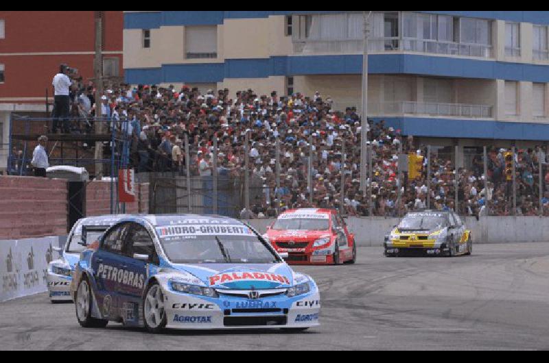 El piloto JosÃ© MarÃ­a Pechito LÃ³pez ganador de la carrera final del TC 2000 en el autÃ³dromo callejero de Punta del Este Uruguay Archivo  TÃ©lam 