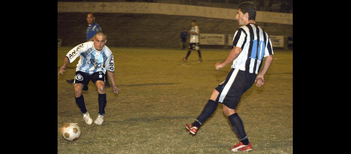 Ferro Carril Sud superÃ³ a Estudiantes y se acercÃ³ a la punta Claudio MartÃ­nez 