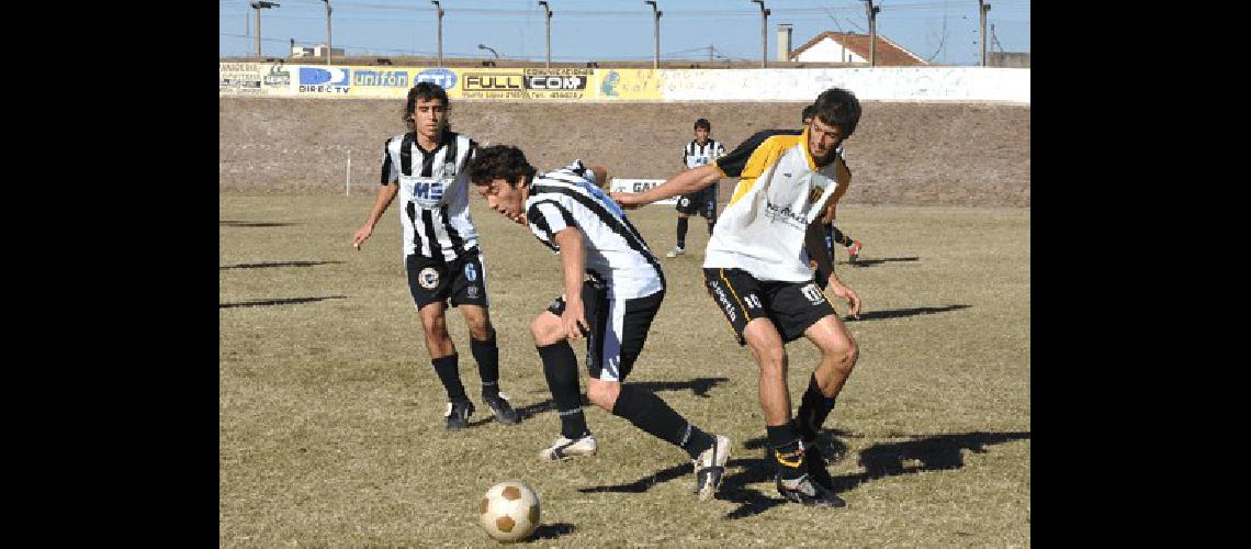 Estudiantes recuperÃ³ el primer lugar en su grupo Carlos RamÃ­rez