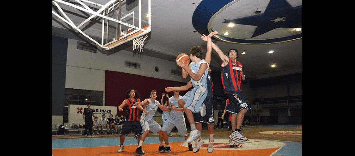 Racing A Club le ganÃ³ a Carlos Pellegrini y continÃºa invicto en la Liga Junior Lucas Pagano 