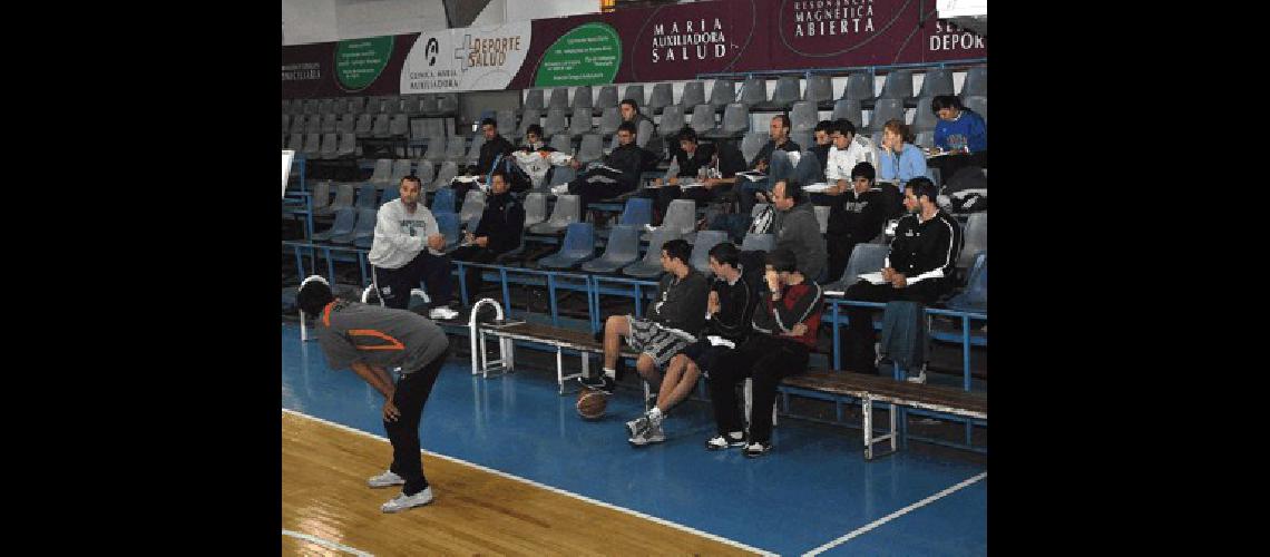 La actividad basquetbolÃ­stica se dictÃ³ en el gimnasio de Estudiantes Lucas Pagano 