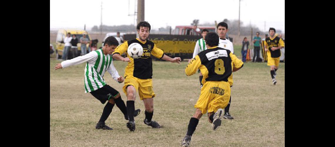 AtlÃ©tico Hinojo ganÃ³ en su estadio y es el Ãºnico puntero del Grupo 2 Claudio MartÃ­nez 