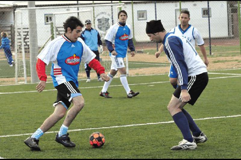 El torneo se realiza en las flamantes canchas sintÃ©ticas de Embajadores Marcelo Kehler 