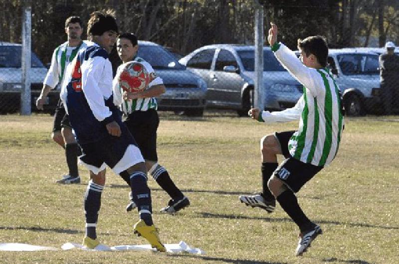 Juan Cruz Palacios marcÃ³ tres goles en la victoria de El FortÃ­n ante Hinojo Lucas Pagano 