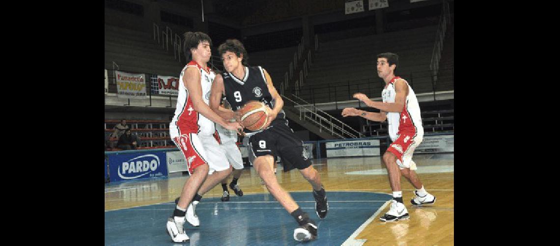 Estudiantes sacÃ³ adelante el partido con un buen juego de equipo Carlos RamÃ­rez 