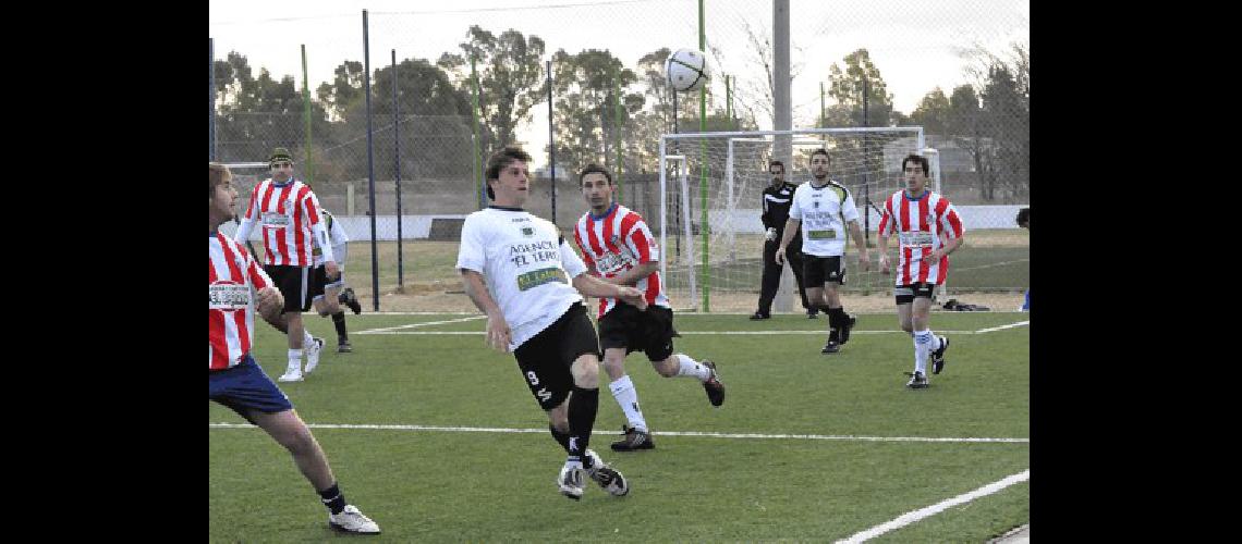 Hoy se disputarÃn tres encuentros en las canchas sintÃ©ticas del CEO Archivo 