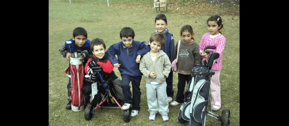 Los chicos participan activamente de la escuela de golf albinegra Archivo 