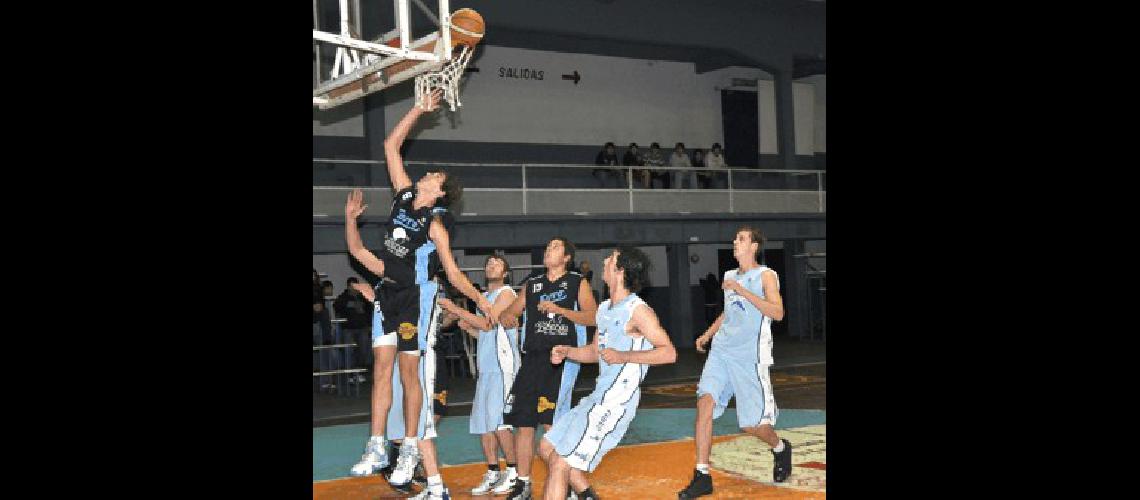 Racing A Club viene de derrotar el pasado viernes a Ferro Carril Sud como local Carlos RamÃ­rez 