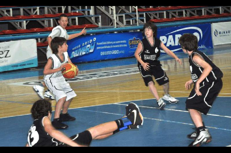 Estudiantes y Deportivo Sarmiento jugaron en el Gran Gimnasio por la octava fecha Marcelo Kehler 