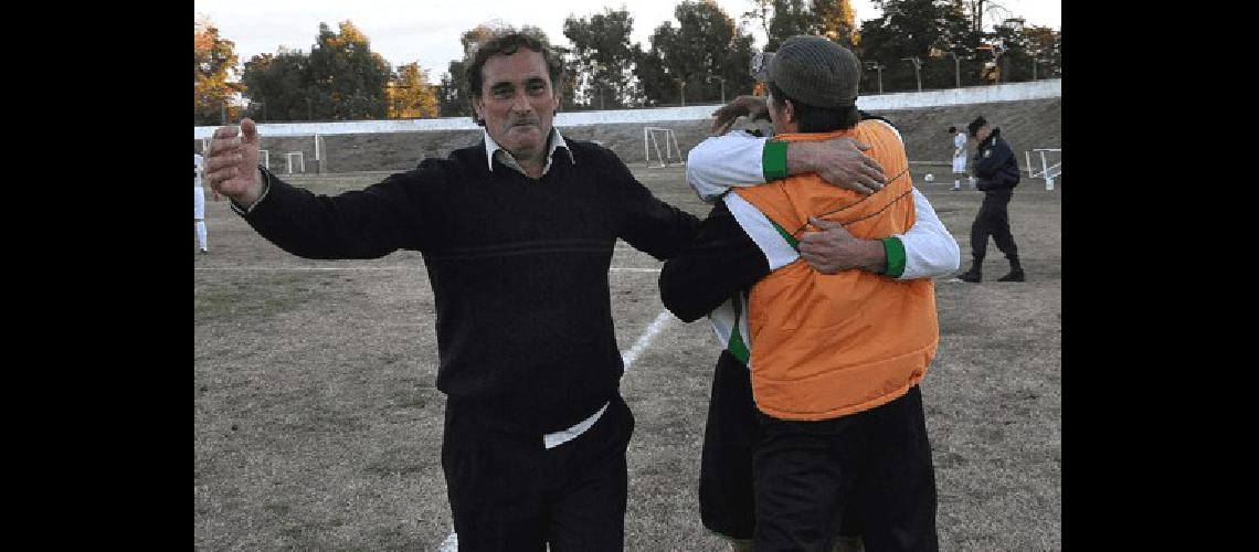 HÃ©ctor Nasello celebrÃ³ la clasificaciÃ³n de su equipo Lucas Pagano 