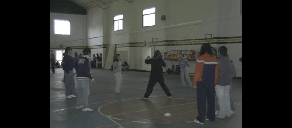 Se reunieron las escuelas secundarias de La Madrid Hubo fÃºtbol voley tejo y mucho mate para pasar la tarde 