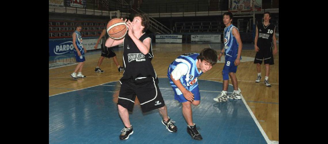 El Bata recibiÃ³ el sÃ�bado a Racing de La Madrid Claudio MartÃ­nez 