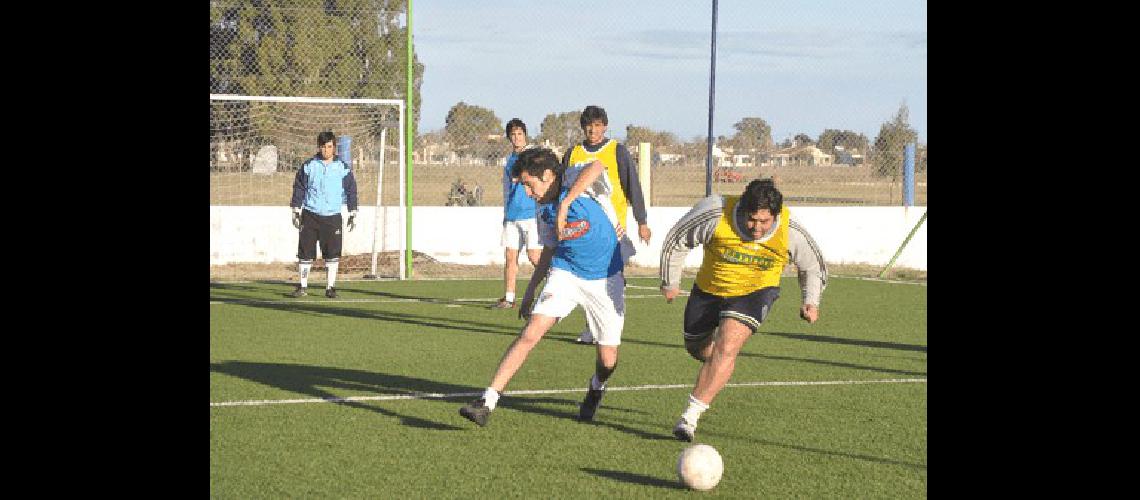 Hoy se disputarÃn siete encuentros en las canchas de Embajadores Carlos RamÃ­rez 