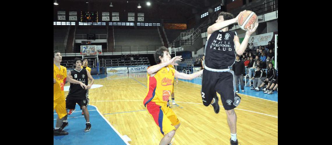 El equipo albinegro obtuvo un trabajoso triunfo el pasado sÃbado en el Gran Gimnasio Marcelo Kehler 