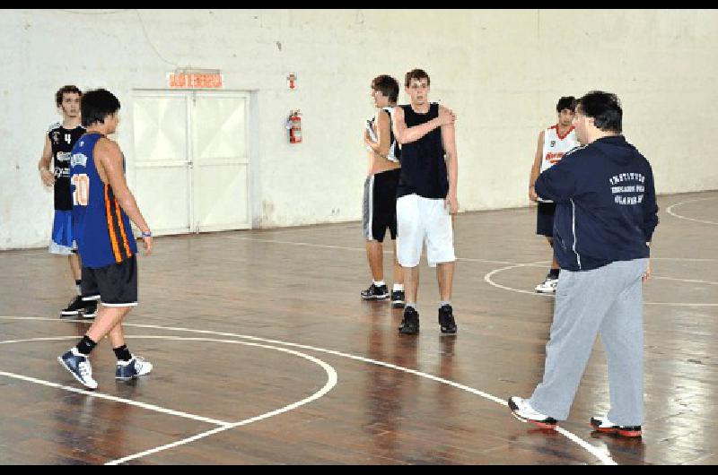 El equipo de JosÃ© MarÃ­a Maldonado se entrenÃ³ ayer en el gimnasio de la quinta de Pueblo Nuevo Marcelo Kehler 