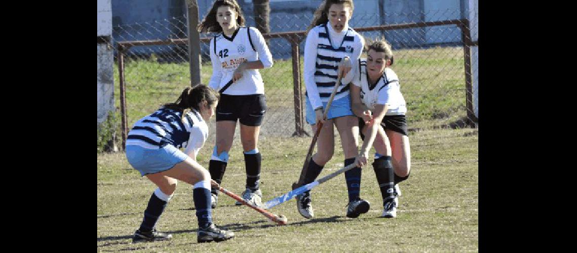 En las canchas de Estudiantes ayer hubo actividad de hockey Marcelo Kehler 