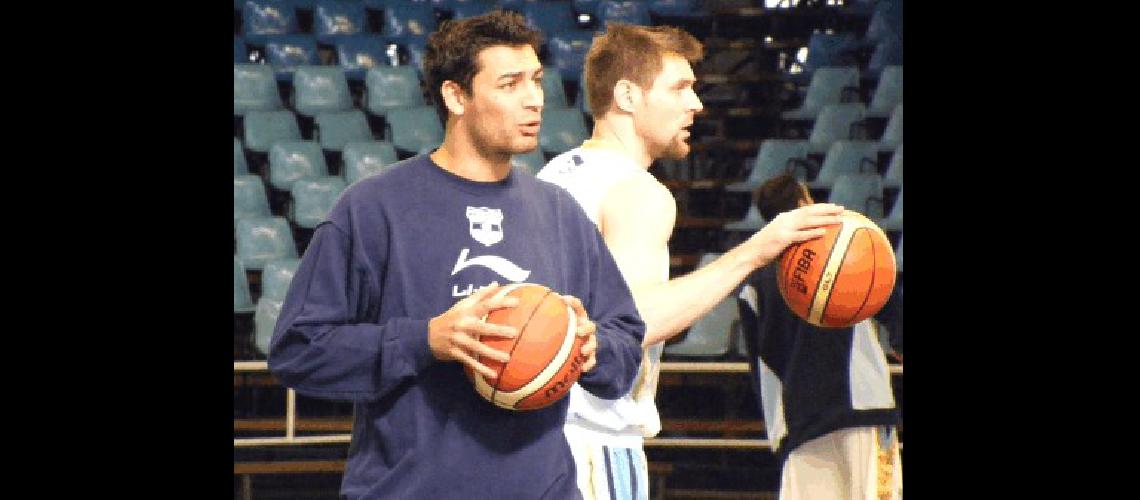 Carlos Delfino y AndrÃ©s Nocioni figuras de la SelecciÃ³n que se entrenÃ³ ayer en el estadio Delmi Marcelo Figueras 