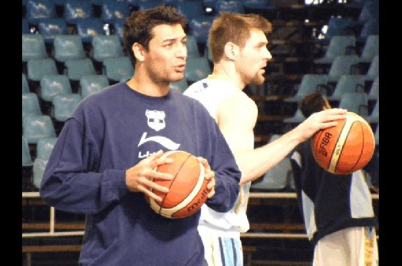 Carlos Delfino y AndrÃ©s Nocioni figuras de la SelecciÃ³n que se entrenÃ³ ayer en el estadio Delmi Marcelo Figueras 