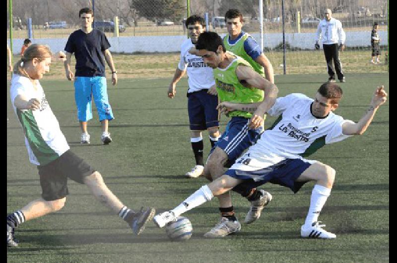 Se jugaron ocho partidos ayer en las canchas de Embajadores y tres futbolistas fueron expulsados del torneo Marcelo Kehler 