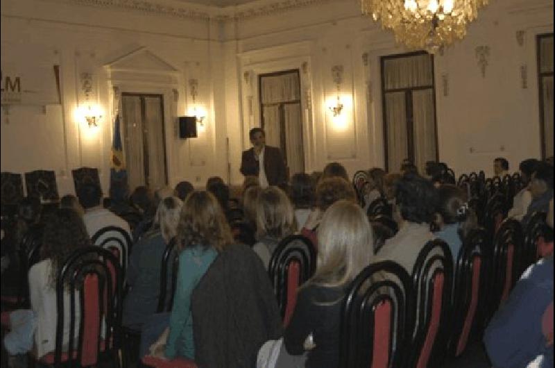 Claudio Mate se reuniÃ³ con padres y autoridades de salud y seguridad para continuar con las charlas sobre salud adolescente Agencia 