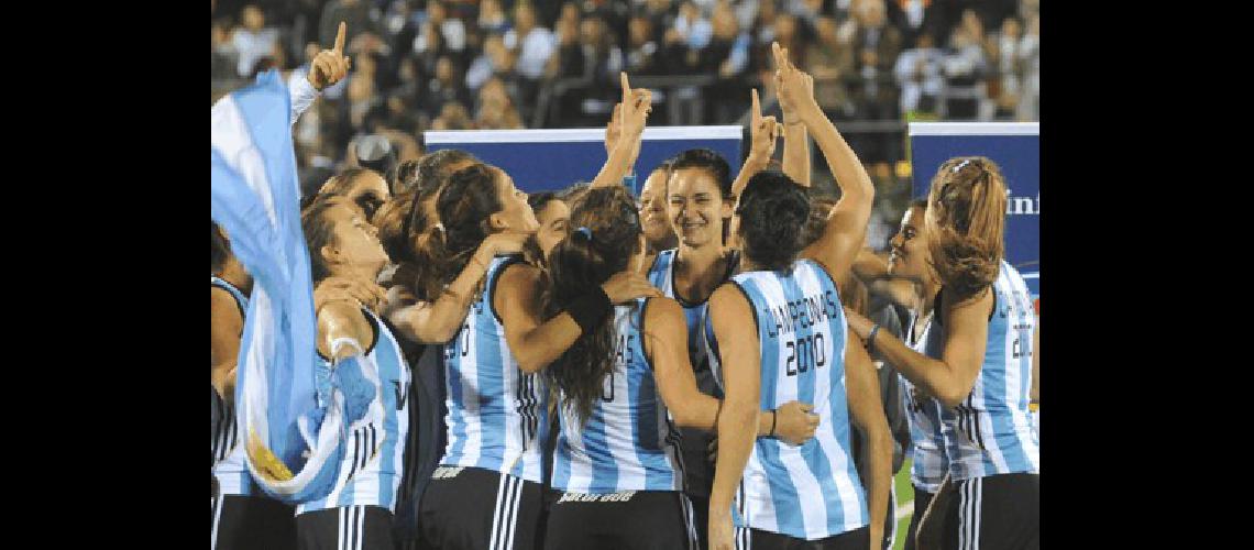 Las Leonas festejaron el tÃ­tulo mundial alcanzado tras la victoria ante Holanda en el encuentro final TÃ©lam 