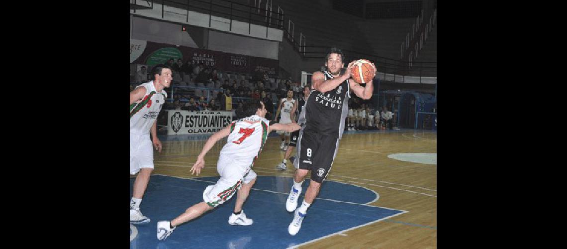 Guillermo Crespo fue el goleador de Estudiantes y del juego con 30 puntos Carlos RamÃ­rez 