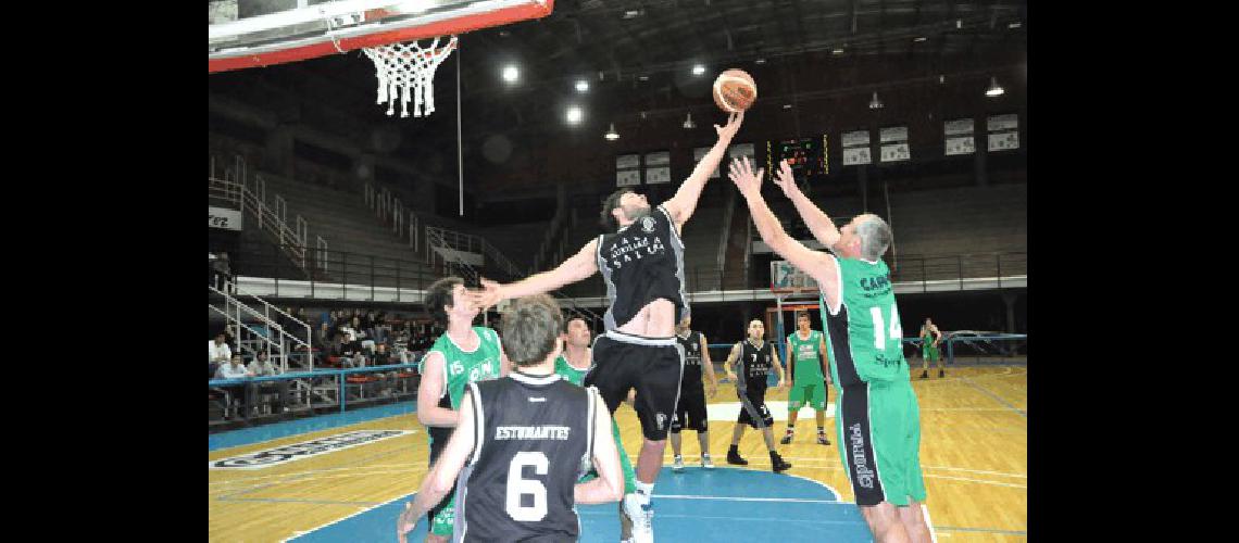 El local hizo la diferencia en el segundo tiempo y ganÃ³ con claridad en el Gran Gimnasio Marcelo Kehler 