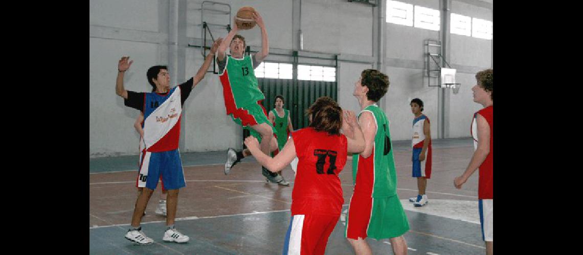 El CEF NÂº 44 recibiÃ³ en el barrio CECO a Deportivo Sarmiento de Coronel SuÃrez Claudio MartÃ­nez 