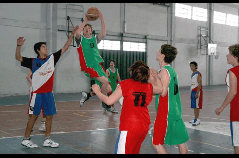 El CEF NÂº 44 recibiÃ³ en el barrio CECO a Deportivo Sarmiento de Coronel SuÃrez Claudio MartÃ­nez 