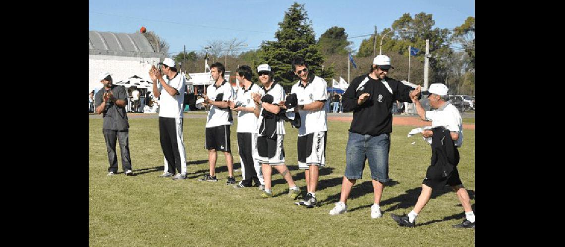 La gente aplaudiÃ³ a los jugadores albinegros 