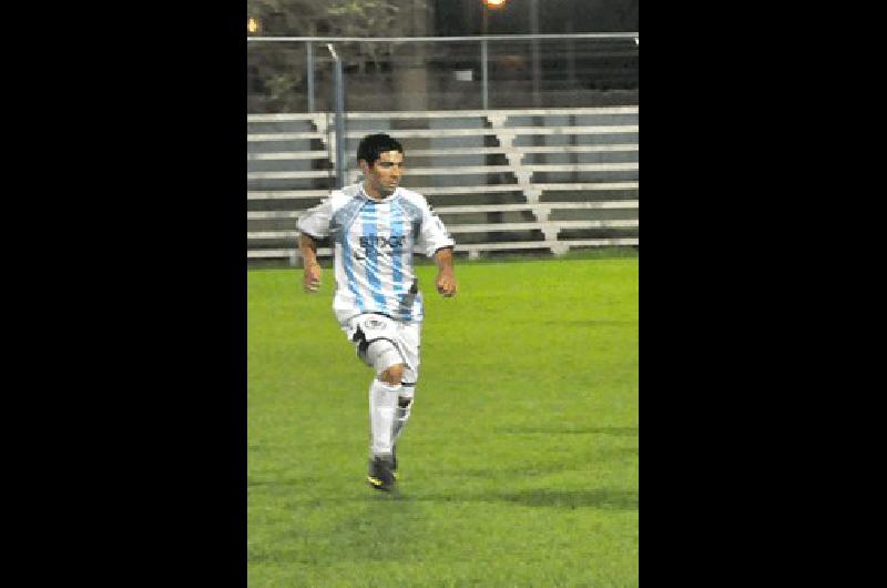 JosÃ© Luis Vivas marcÃ³ un gol y luego se retirÃ³ lesionado Archivo 