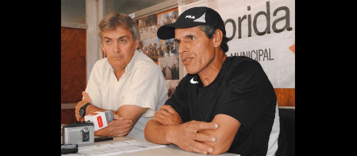 El director de Deportes Pablo Huici y el entrenador Angel RodrÃ­guez presentaron la prueba del domingo 