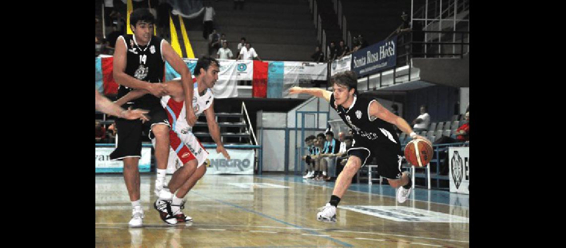 Estudiantes derrotÃ³ el pasado viernes a Alianza Viedma en el Gran Gimnasio Marcelo Kehler 