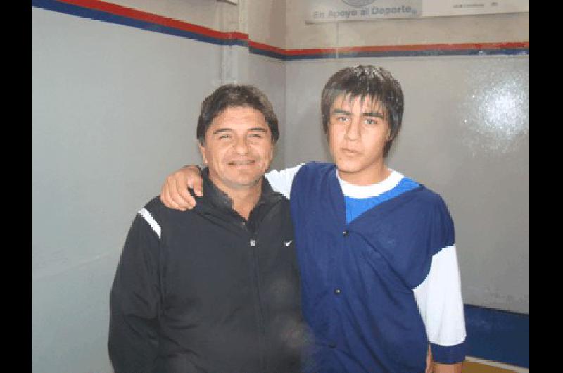 RaÃºl Antonio MÃ©ndez y su hijo Francisco Familia de basquetbolistas Archivo 